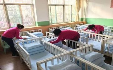 学期班保育员工作总结参考6篇