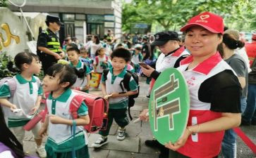 关于爱护校园环境的倡议书8篇