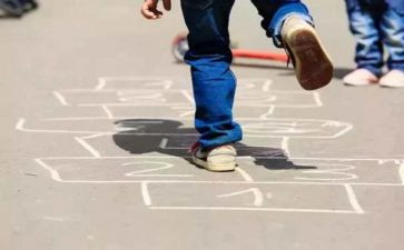 幼儿安全玩滑梯教案8篇