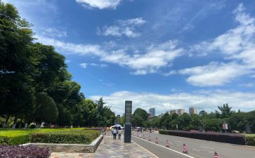 下课的她作文模板6篇